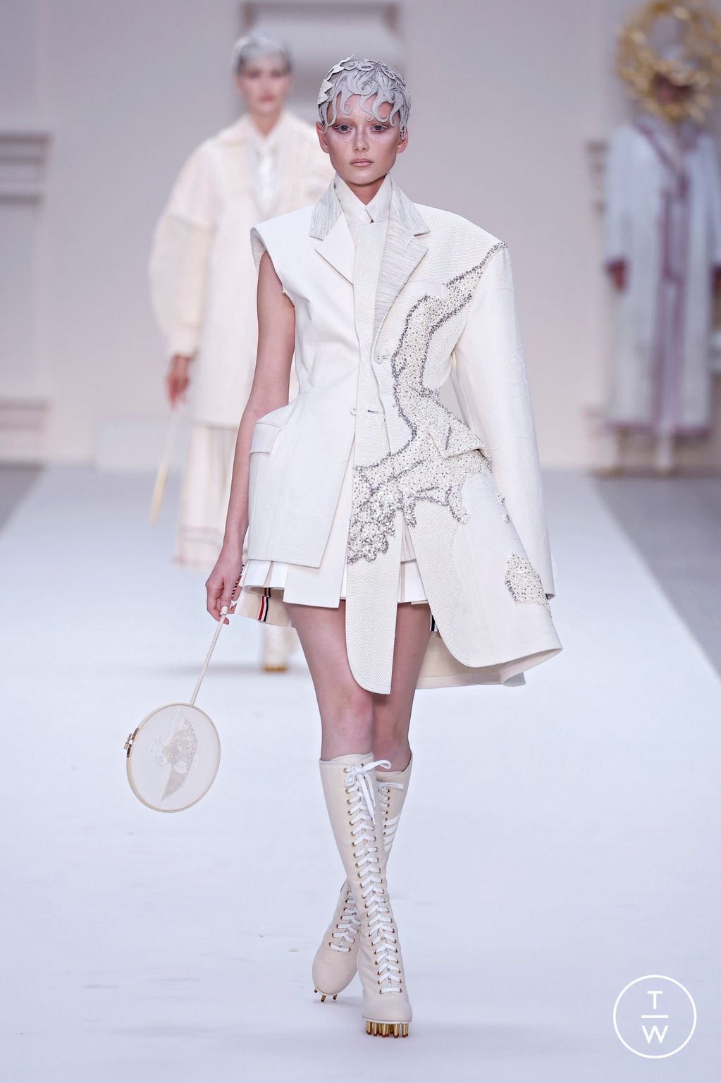 Fashion Week Paris Fall/Winter 2024 look 27 from the Thom Browne collection couture