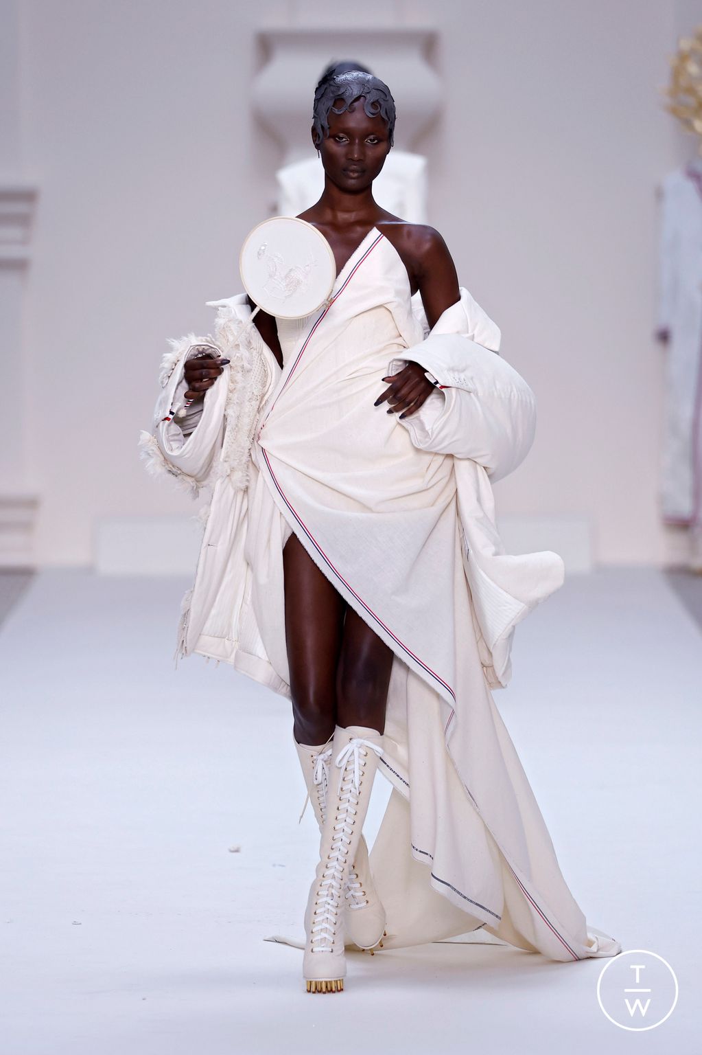 Fashion Week Paris Fall/Winter 2024 look 30 from the Thom Browne collection couture