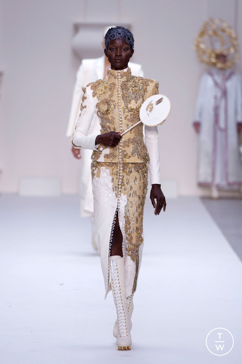 Fashion Week Paris Fall/Winter 2024 look 32 from the Thom Browne collection couture