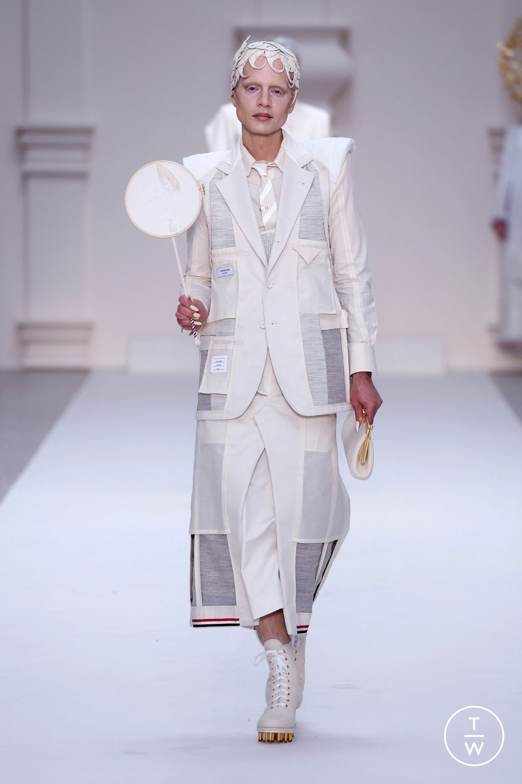 Fashion Week Paris Fall/Winter 2024 look 36 from the Thom Browne collection couture
