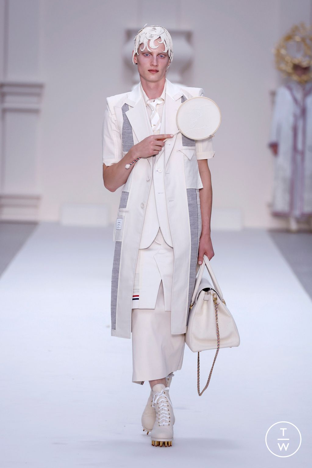 Fashion Week Paris Fall/Winter 2024 look 40 from the Thom Browne collection couture