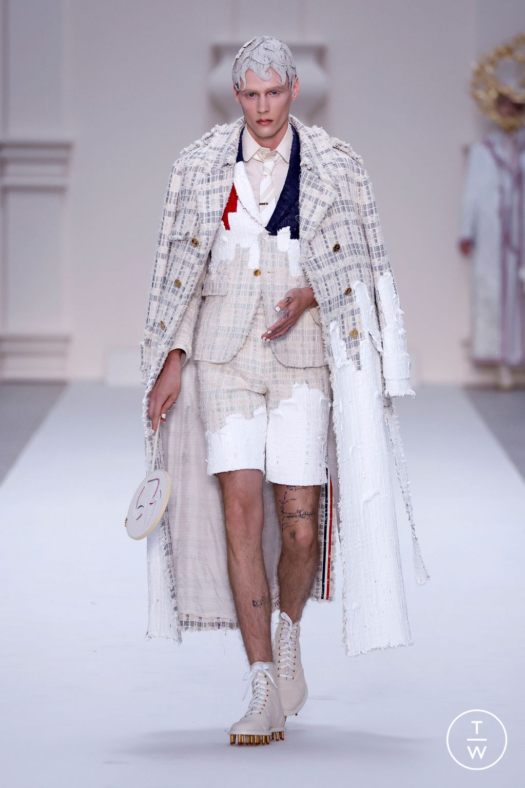 Fashion Week Paris Fall/Winter 2024 look 42 from the Thom Browne collection couture