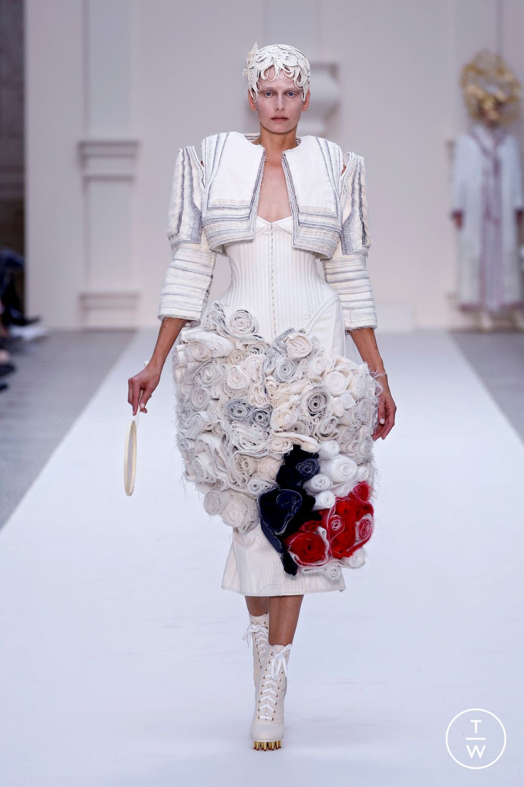 Fashion Week Paris Fall/Winter 2024 look 44 from the Thom Browne collection couture
