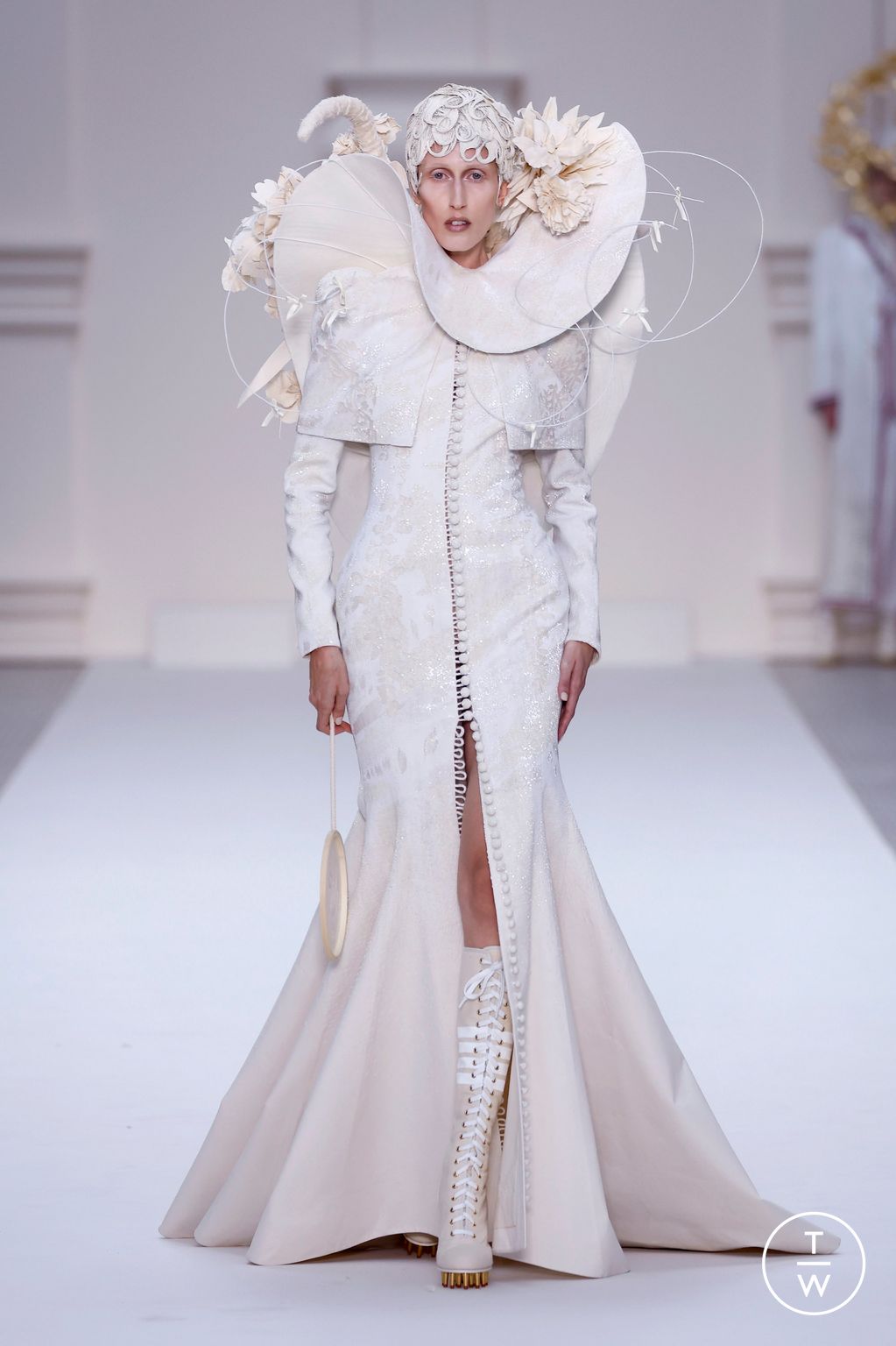 Fashion Week Paris Fall/Winter 2024 look 45 from the Thom Browne collection couture