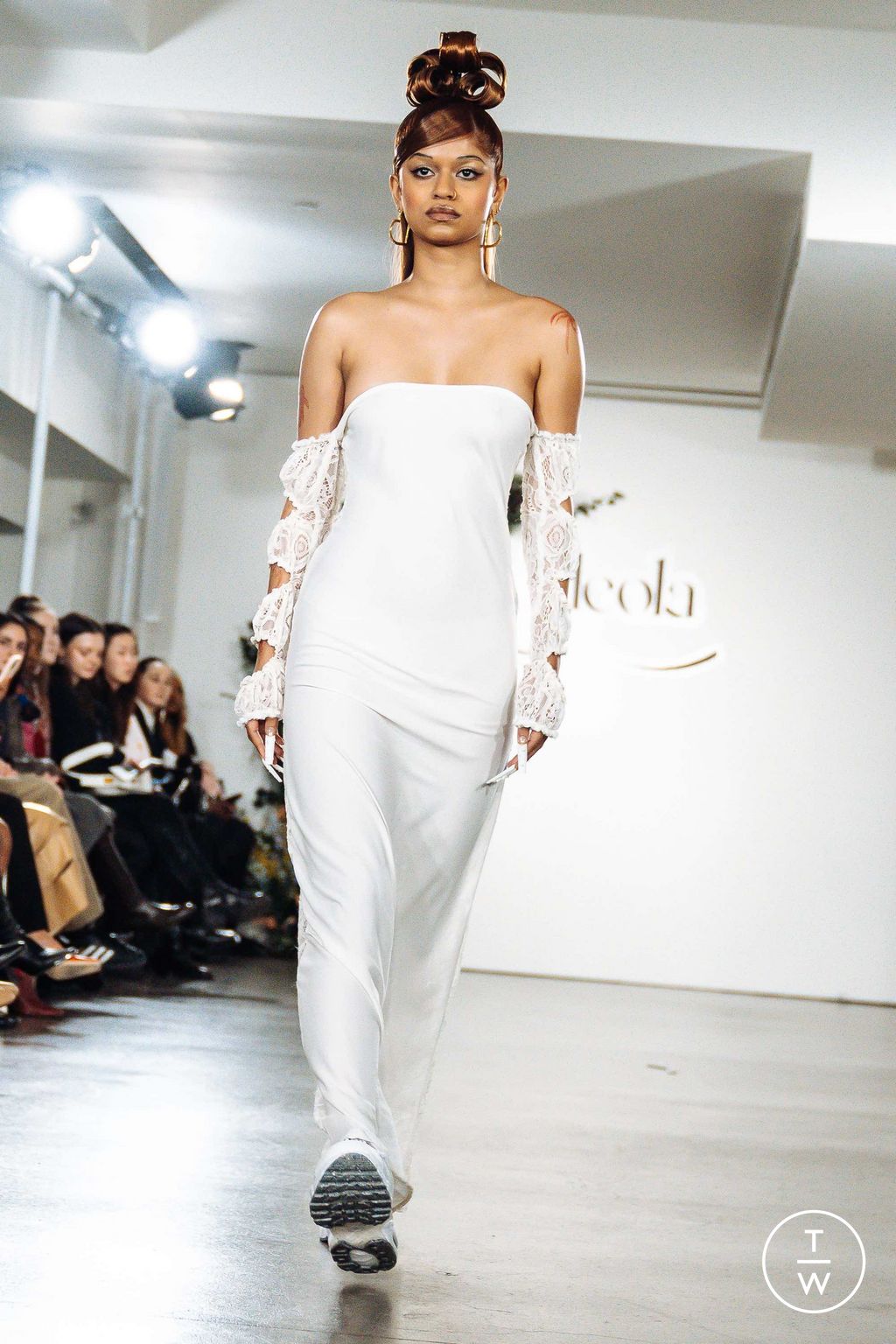 Fashion Week New York Fall/Winter 2023 look 2 de la collection Tia Adeola womenswear