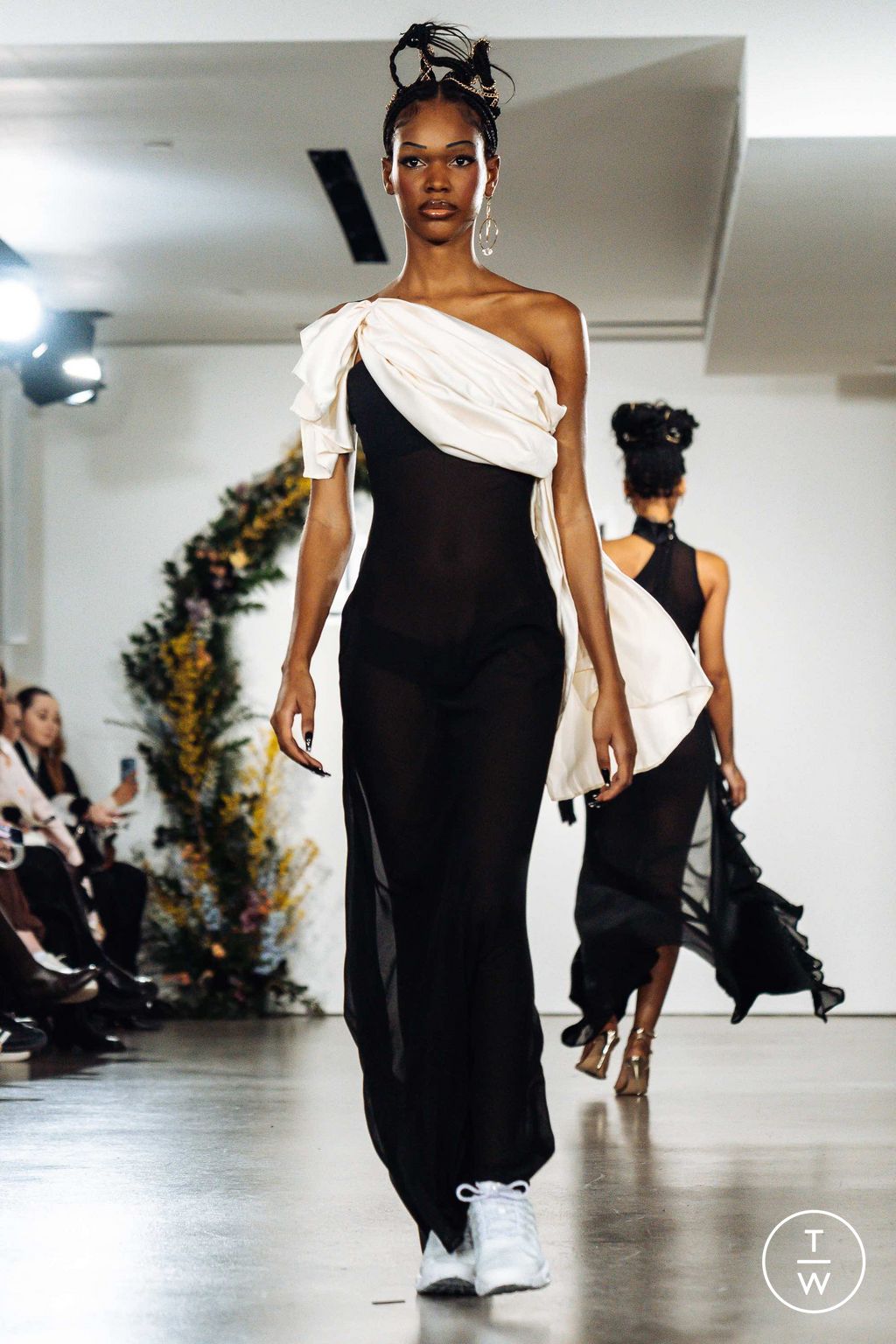 Fashion Week New York Fall/Winter 2023 look 19 from the Tia Adeola collection 女装