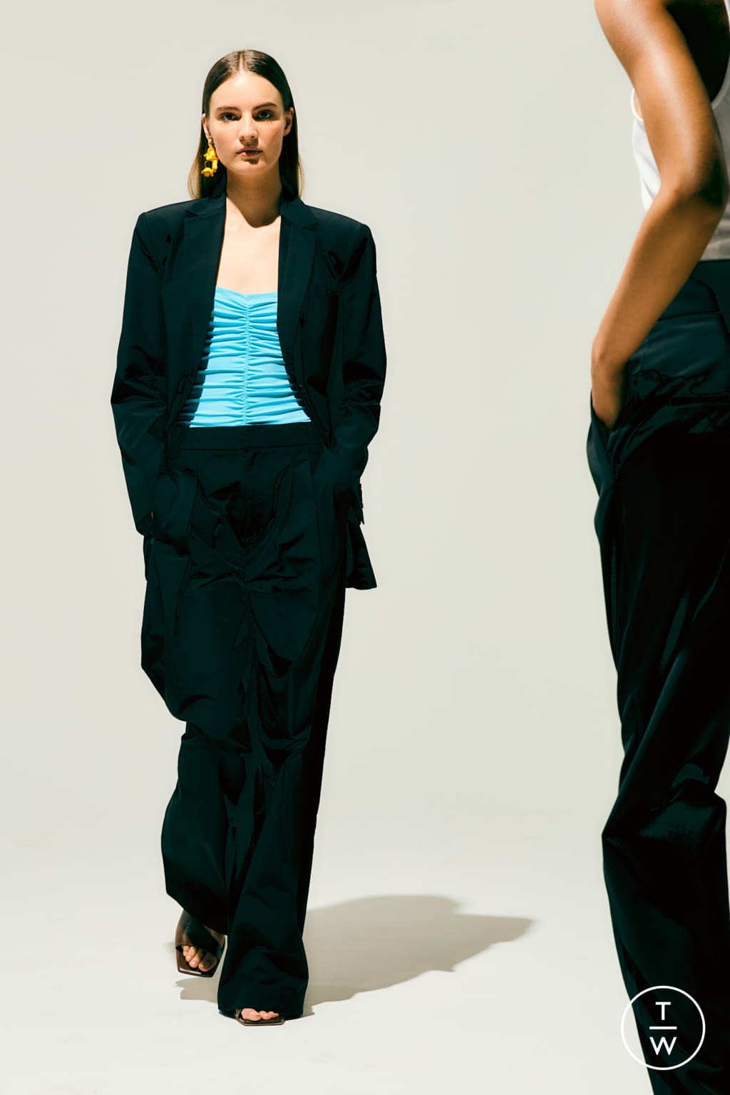Fashion Week New York Resort 2022 look 10 from the Tibi collection 女装