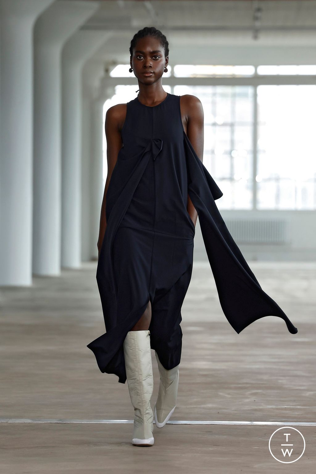 Fashion Week New York Spring/Summer 2025 look 4 de la collection Tibi womenswear