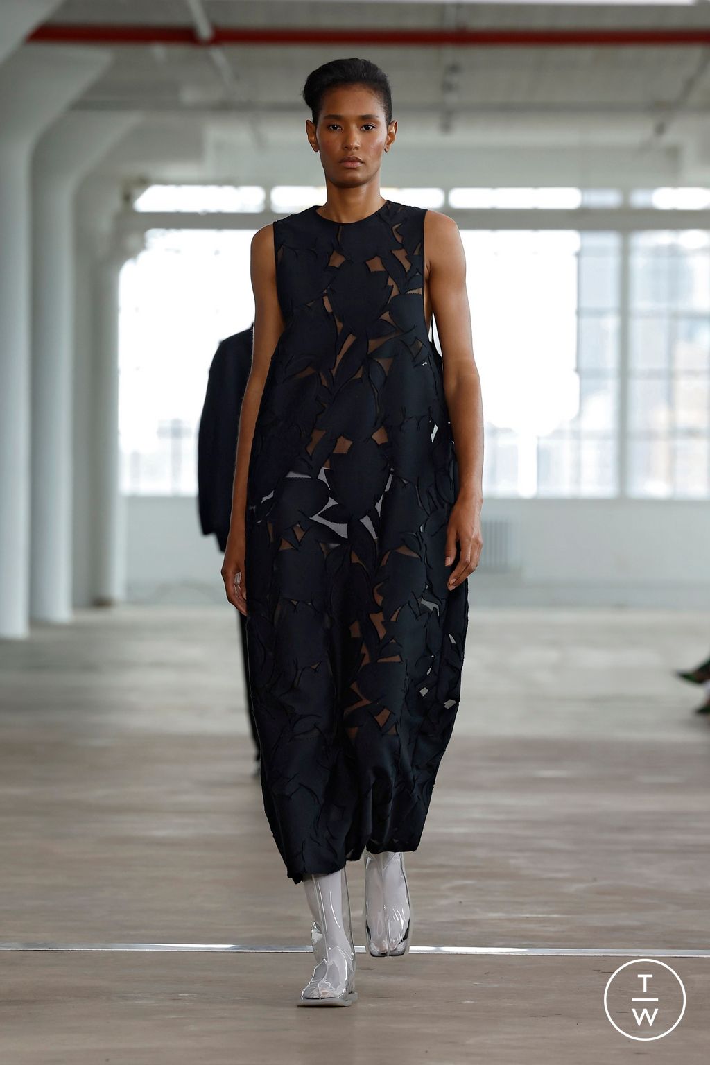 Fashion Week New York Spring/Summer 2025 look 32 from the Tibi collection womenswear