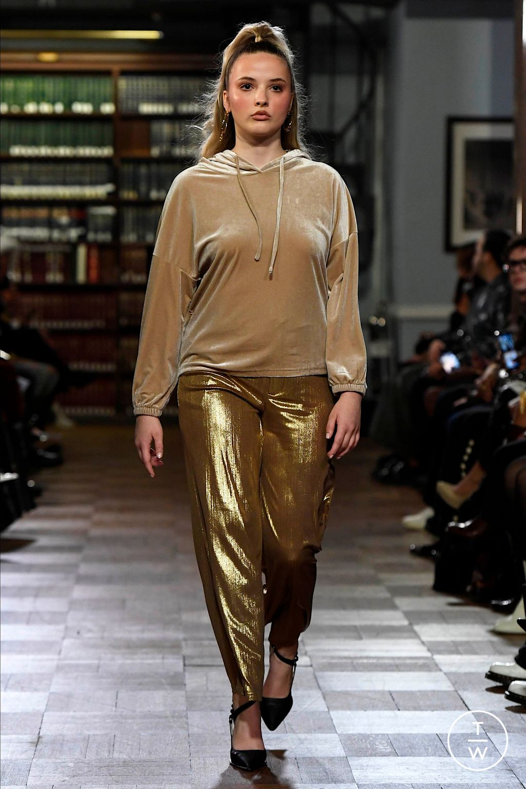 Fashion Week New York Fall/Winter 2024 look 29 from the Tiffany Brown Designs collection womenswear