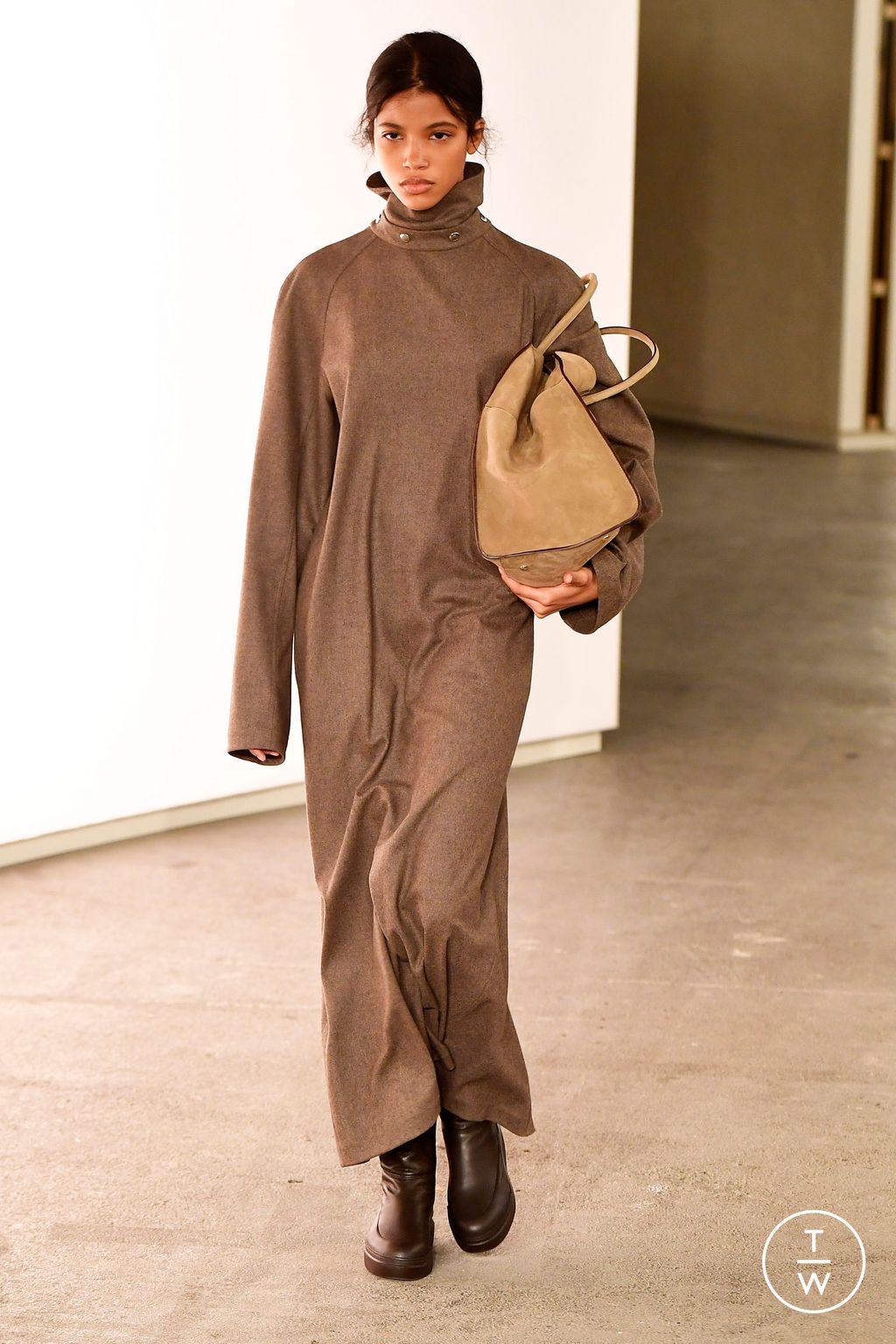 Fashion Week Paris Fall/Winter 2024 look 4 from the Time collection 女装