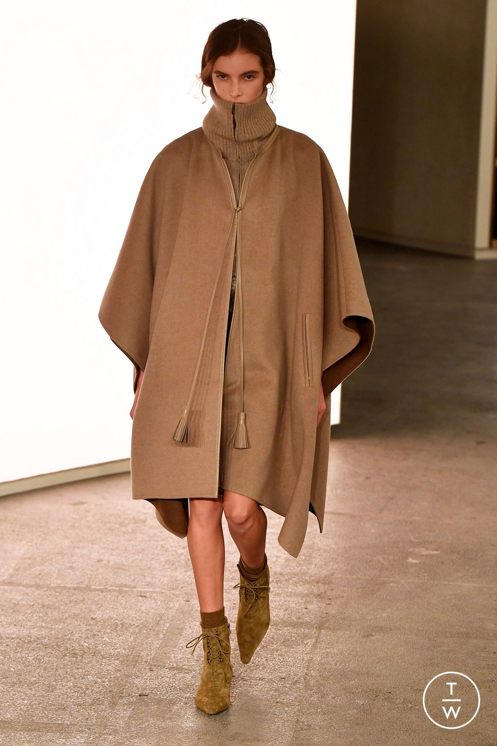 Fashion Week Paris Fall/Winter 2024 look 6 from the Time collection womenswear
