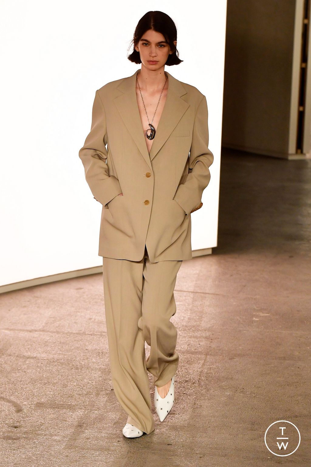 Fashion Week Paris Fall/Winter 2024 look 7 from the Time collection 女装