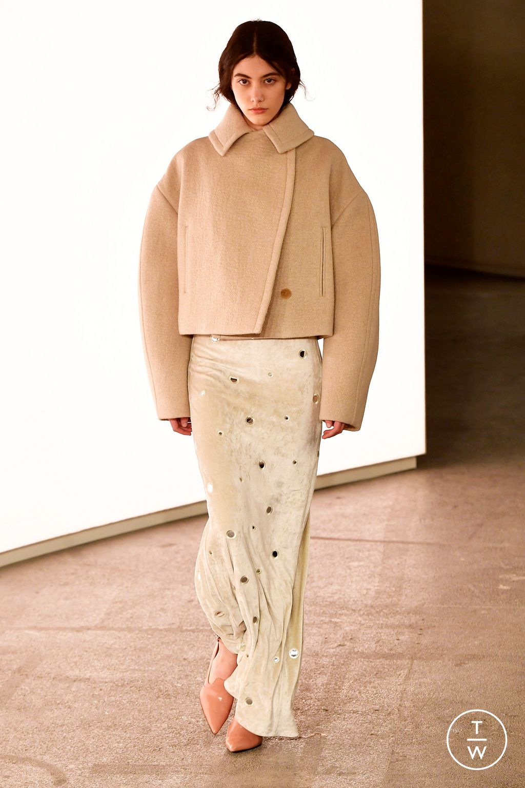 Fashion Week Paris Fall/Winter 2024 look 14 from the Time collection womenswear