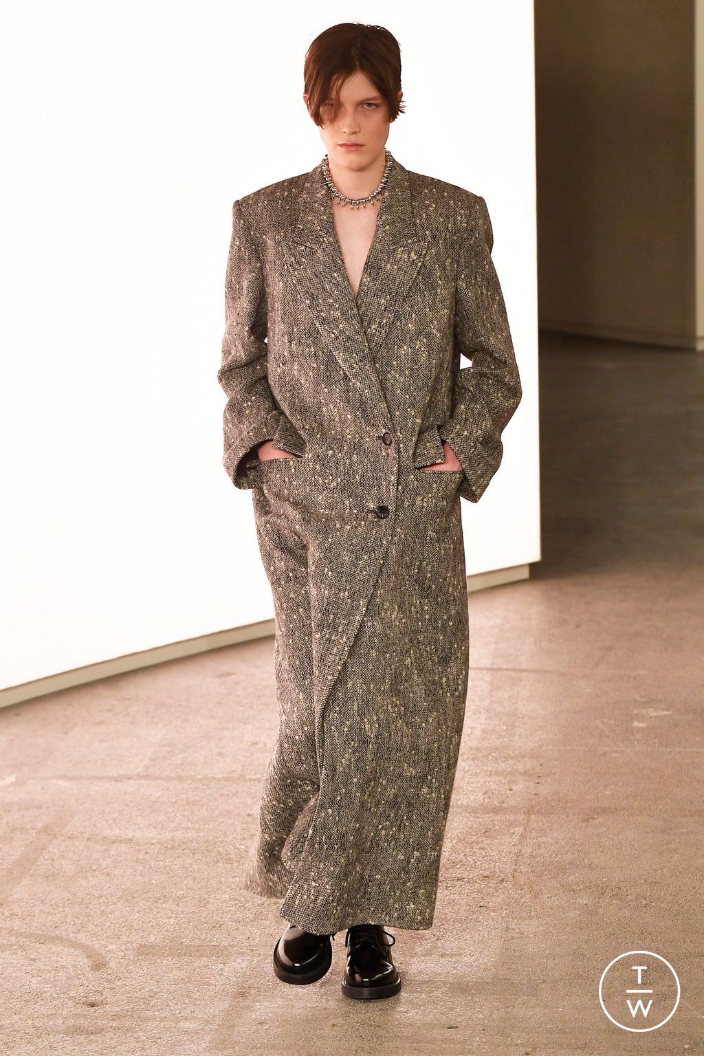 Fashion Week Paris Fall/Winter 2024 look 15 from the Time collection womenswear