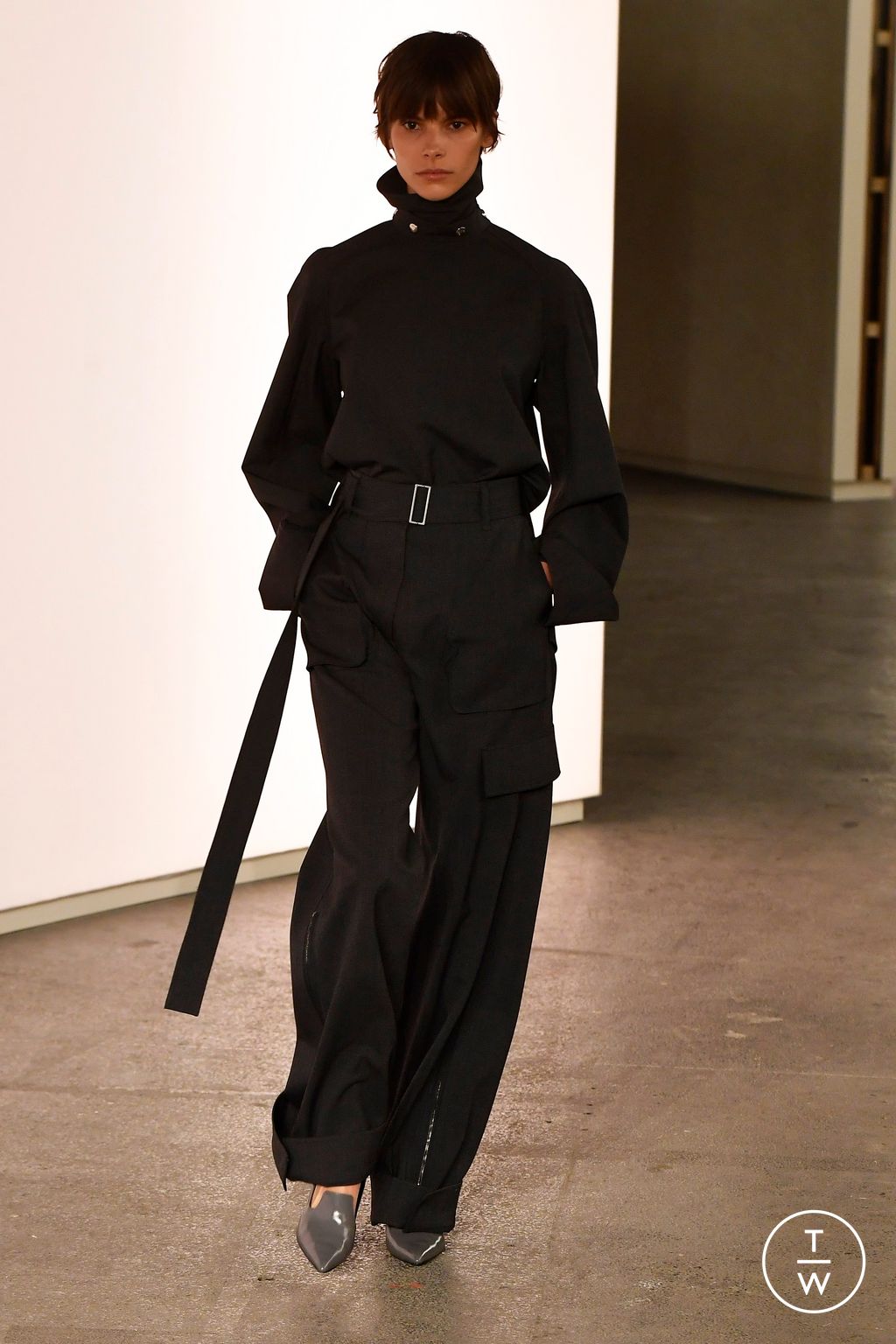 Fashion Week Paris Fall/Winter 2024 look 17 from the Time collection womenswear