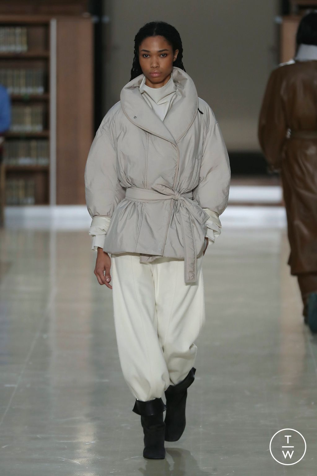 Fashion Week Paris Fall/Winter 2026 look 19 from the Time collection womenswear