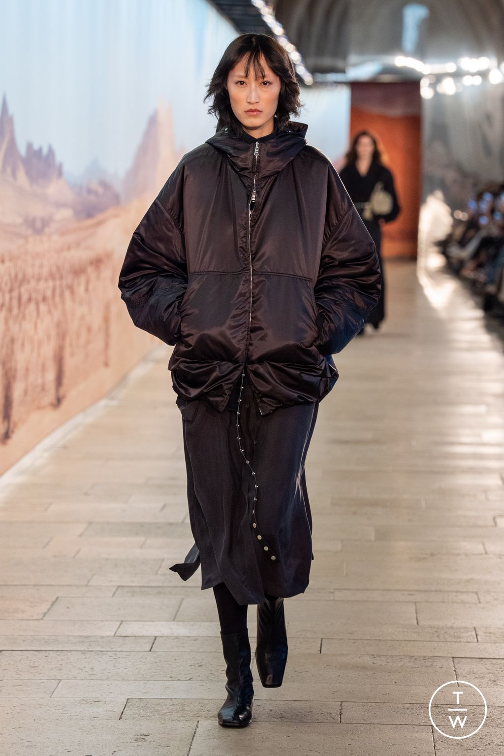 Fashion Week Paris Fall/Winter 2025 look 18 from the Time collection womenswear