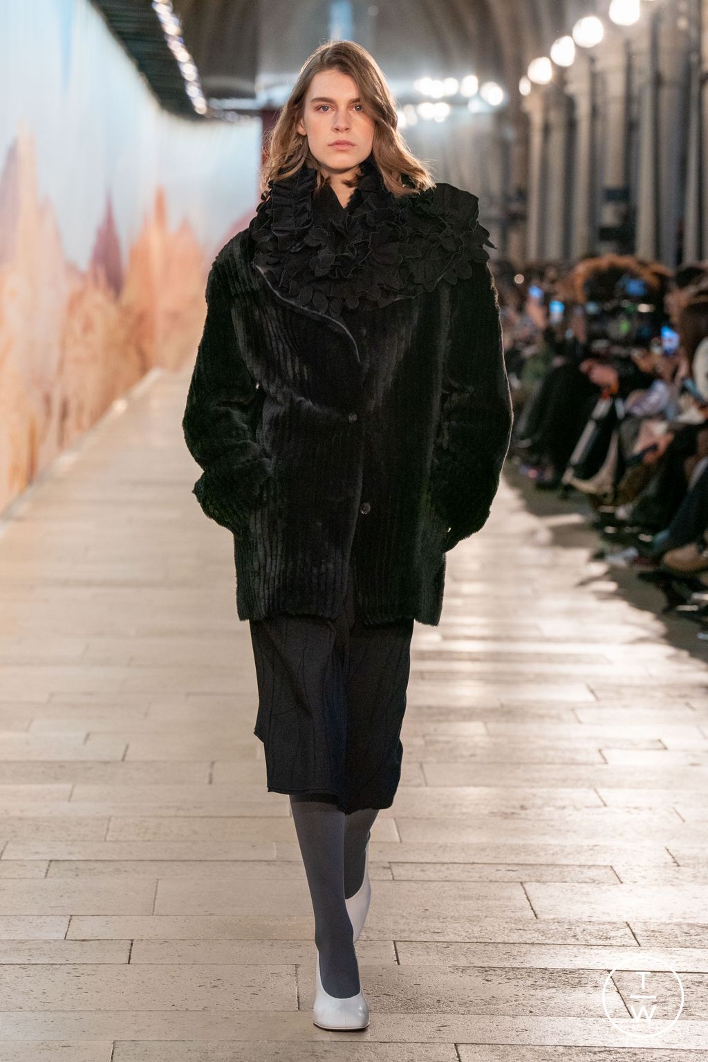 Fashion Week Paris Fall/Winter 2025 look 21 from the Time collection womenswear