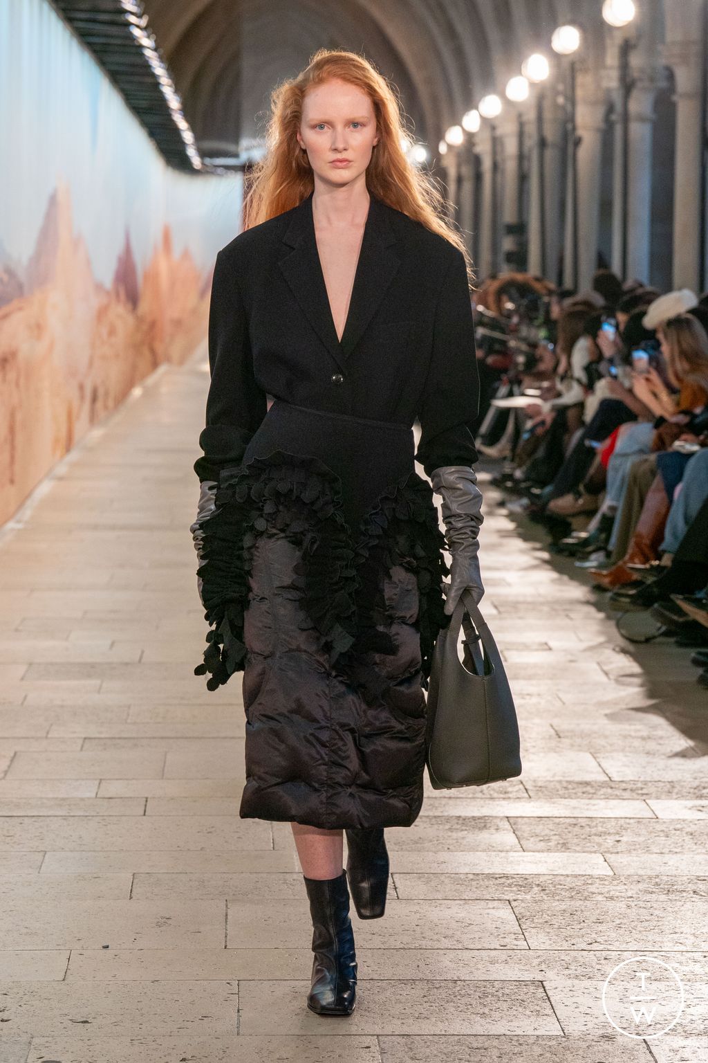 Fashion Week Paris Fall/Winter 2025 look 22 from the Time collection womenswear