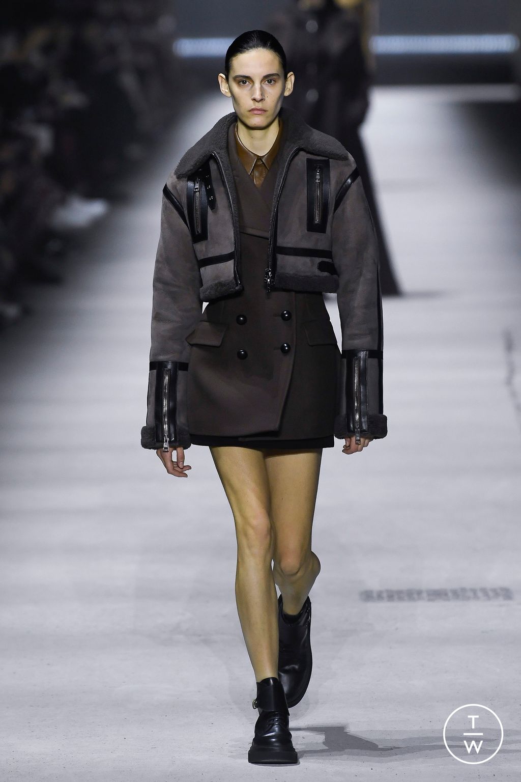 Fashion Week Milan Fall/Winter 2023 look 2 from the Tod's collection 女装