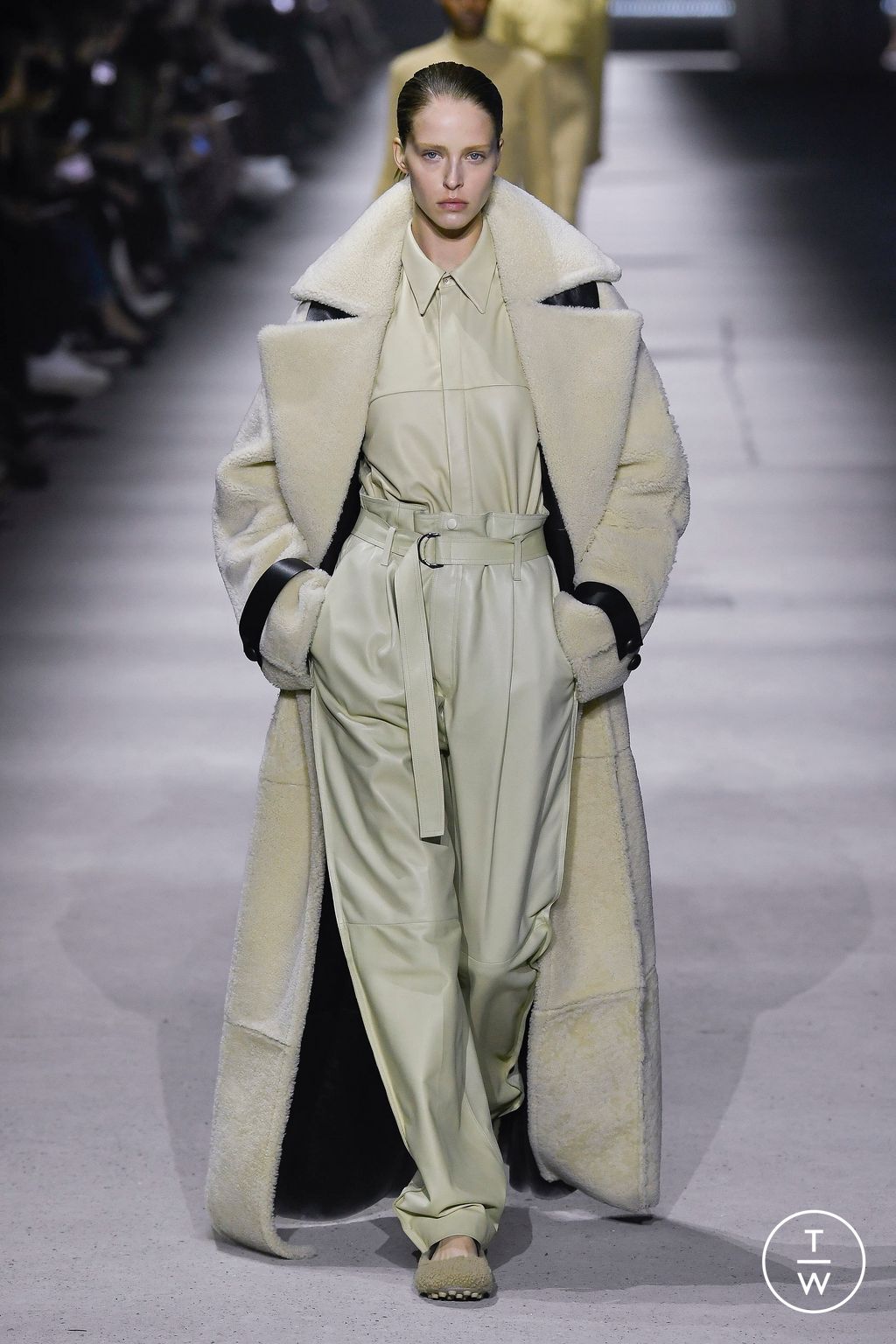 Fashion Week Milan Fall/Winter 2023 look 21 from the Tod's collection 女装