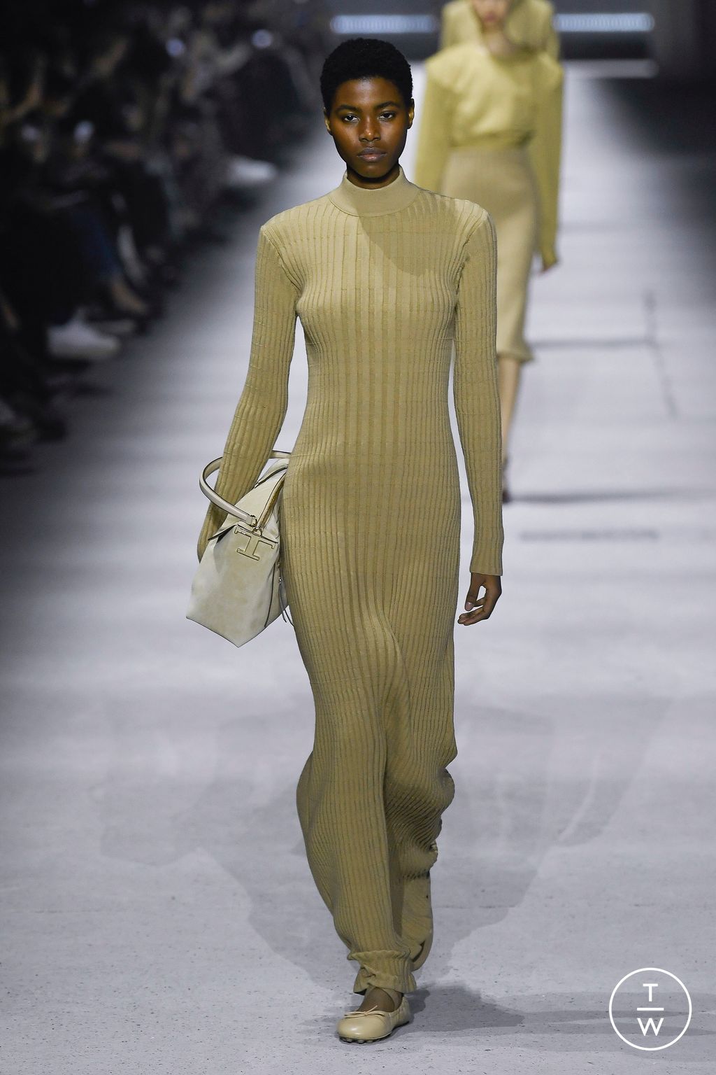 Fashion Week Milan Fall/Winter 2023 look 22 from the Tod's collection 女装