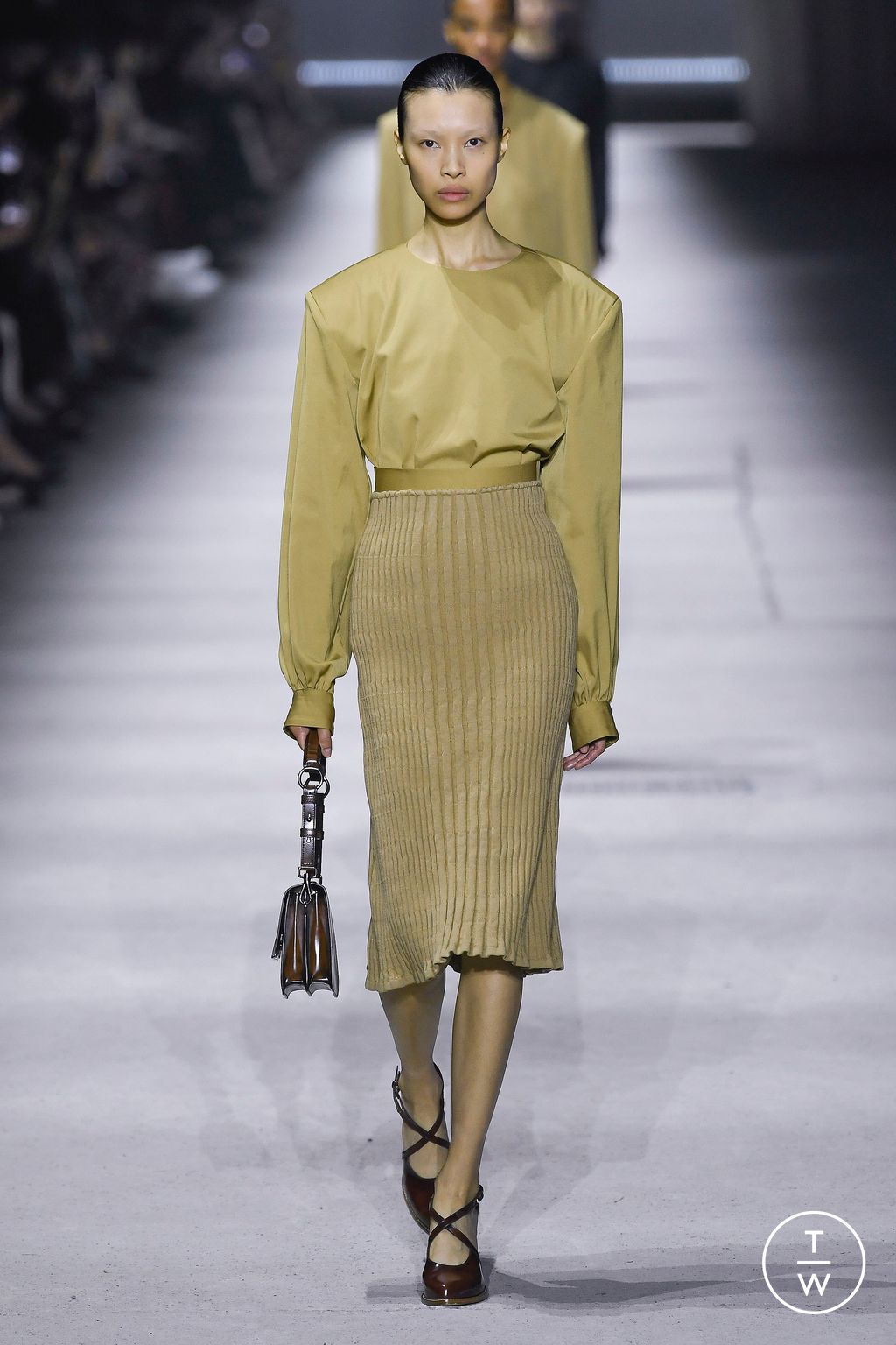 Fashion Week Milan Fall/Winter 2023 look 23 from the Tod's collection womenswear