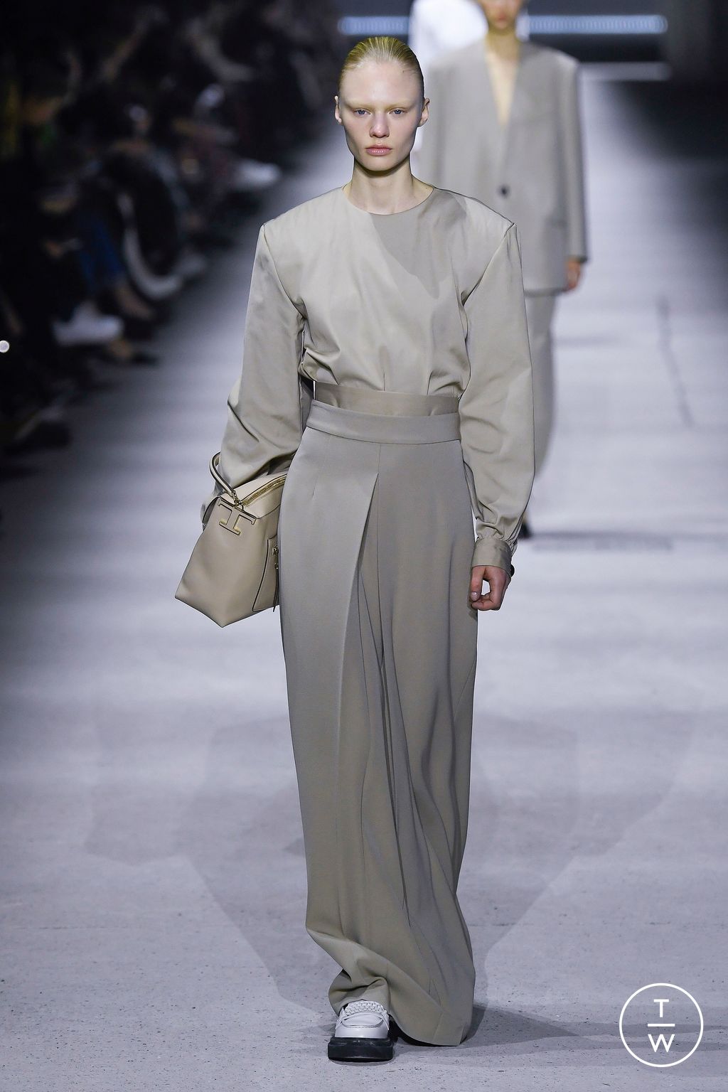 Fashion Week Milan Fall/Winter 2023 look 35 from the Tod's collection womenswear
