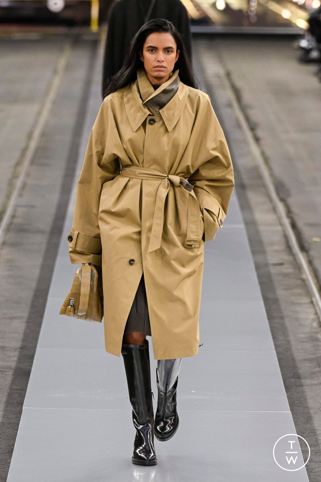 Fashion Week Milan Fall/Winter 2024 look 23 from the Tod's collection 女装