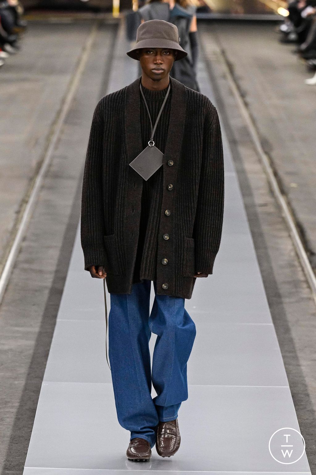 Fashion Week Milan Fall/Winter 2024 look 24 from the Tod's collection 女装