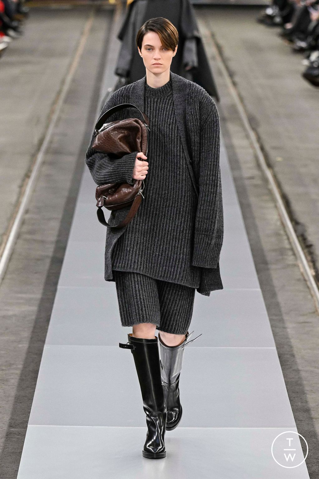 Fashion Week Milan Fall/Winter 2024 look 27 from the Tod's collection 女装
