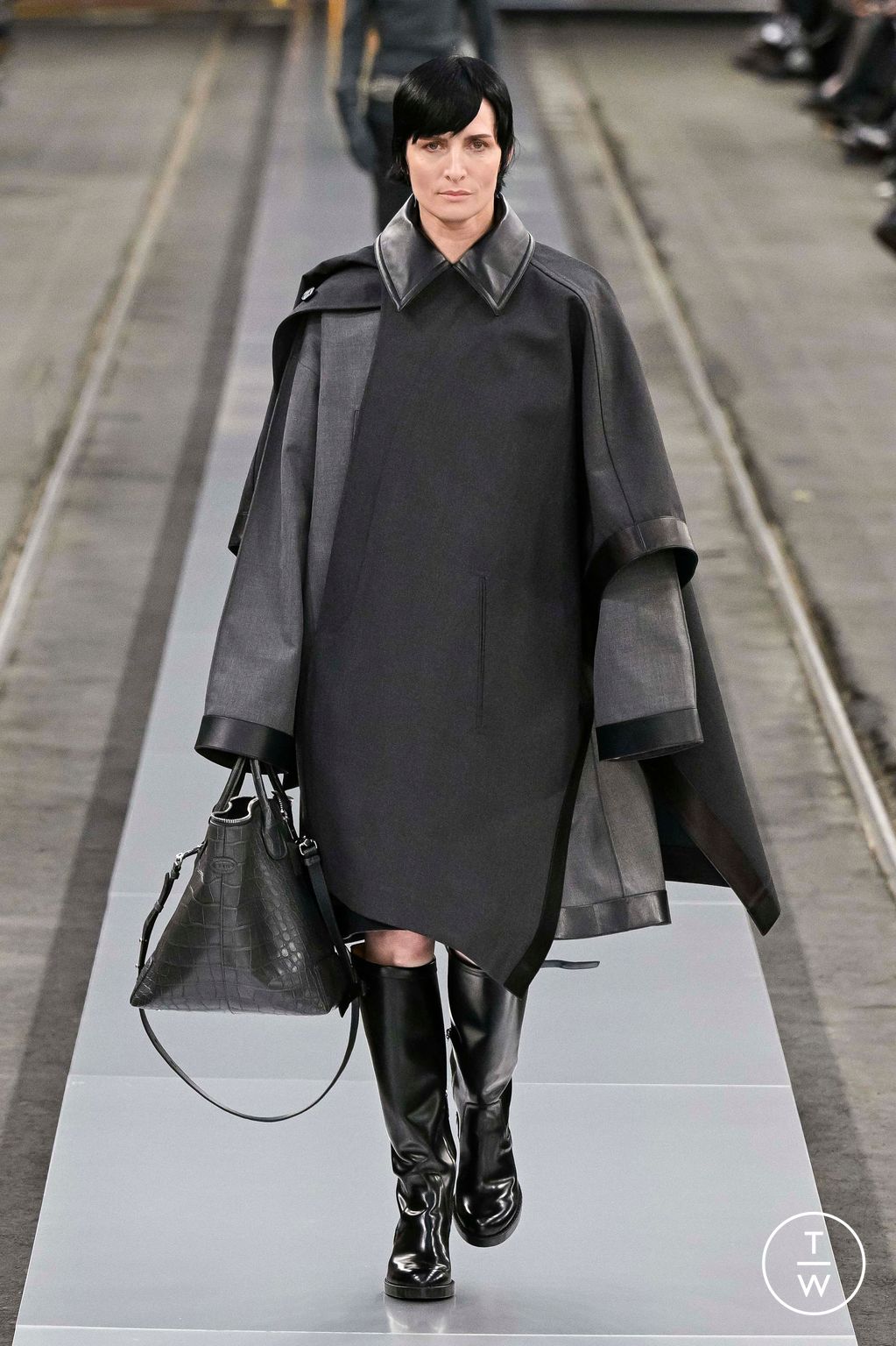 Fashion Week Milan Fall/Winter 2024 look 28 from the Tod's collection womenswear