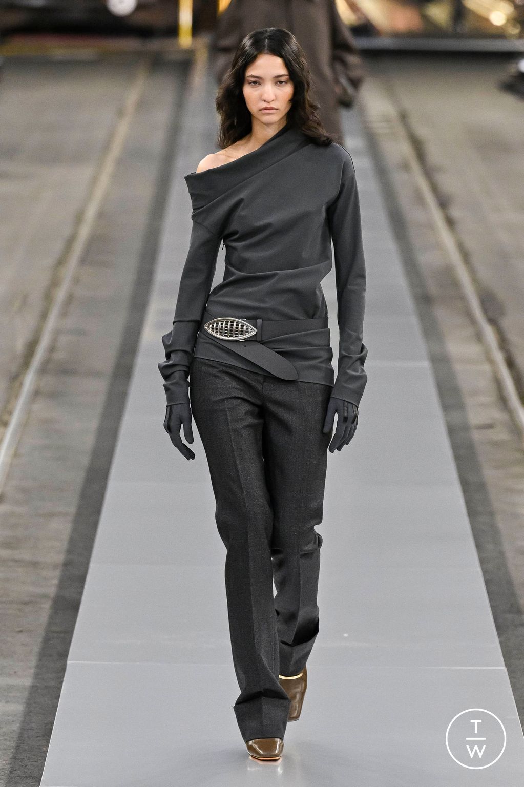 Fashion Week Milan Fall/Winter 2024 look 29 from the Tod's collection womenswear