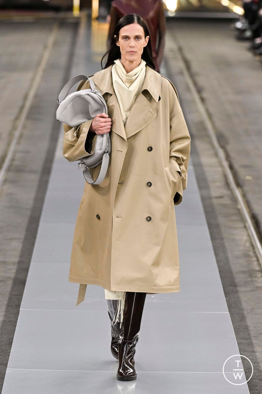 Fashion Week Milan Fall/Winter 2024 look 34 from the Tod's collection womenswear