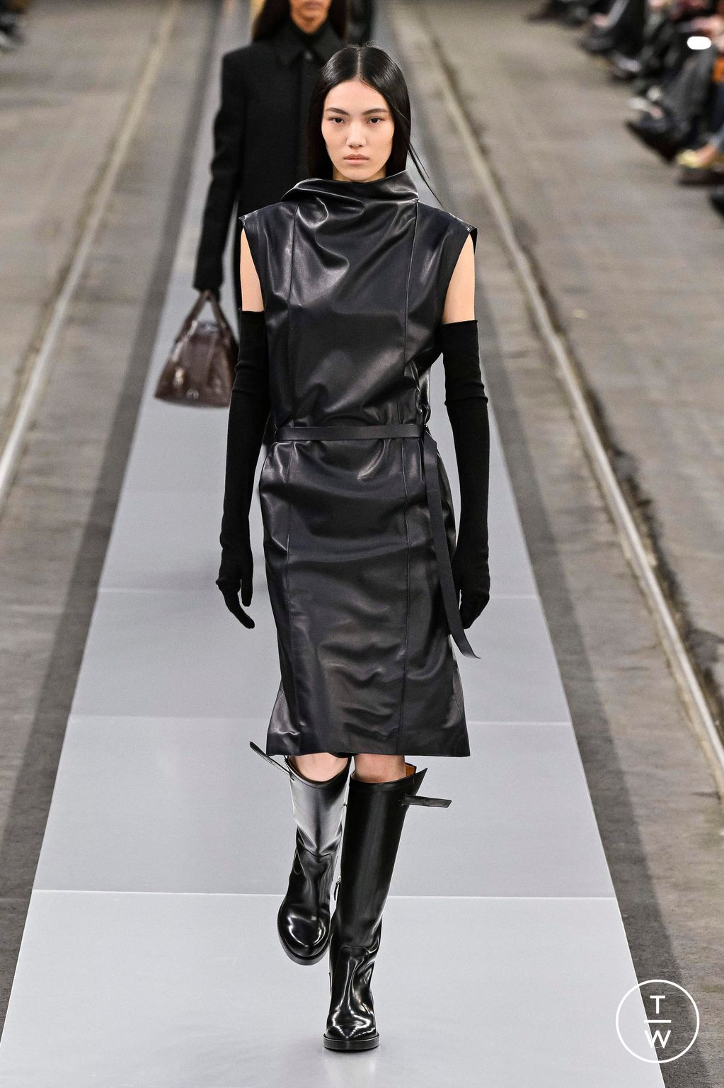 Fashion Week Milan Fall/Winter 2024 look 38 from the Tod's collection womenswear