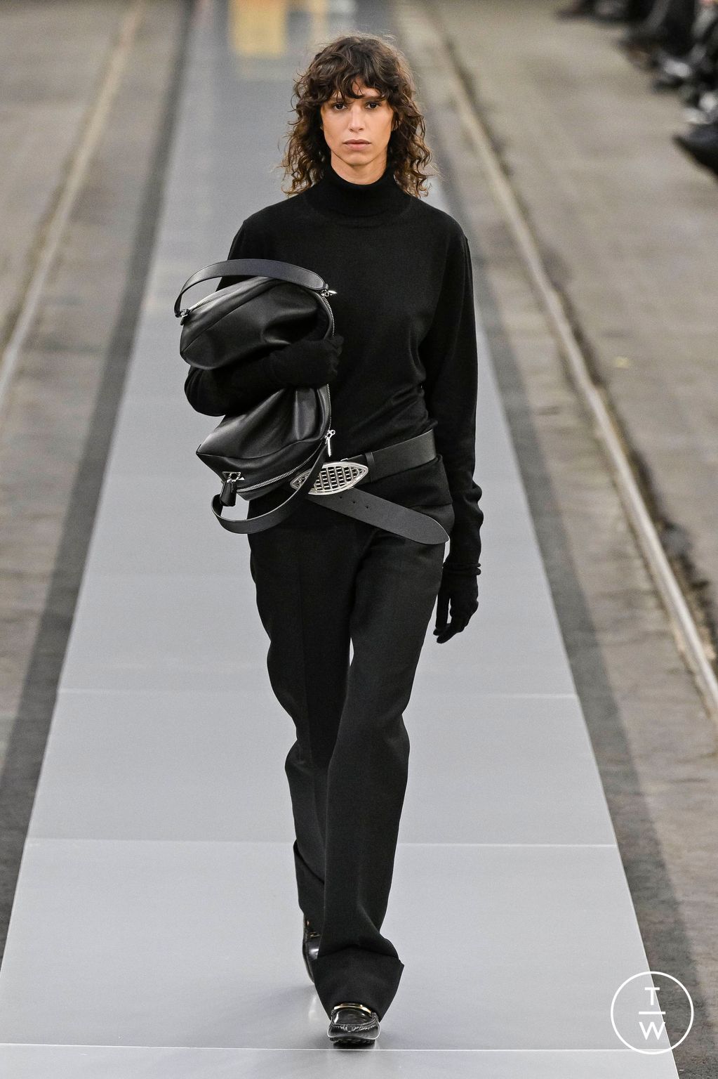 Fashion Week Milan Fall/Winter 2024 look 40 from the Tod's collection womenswear