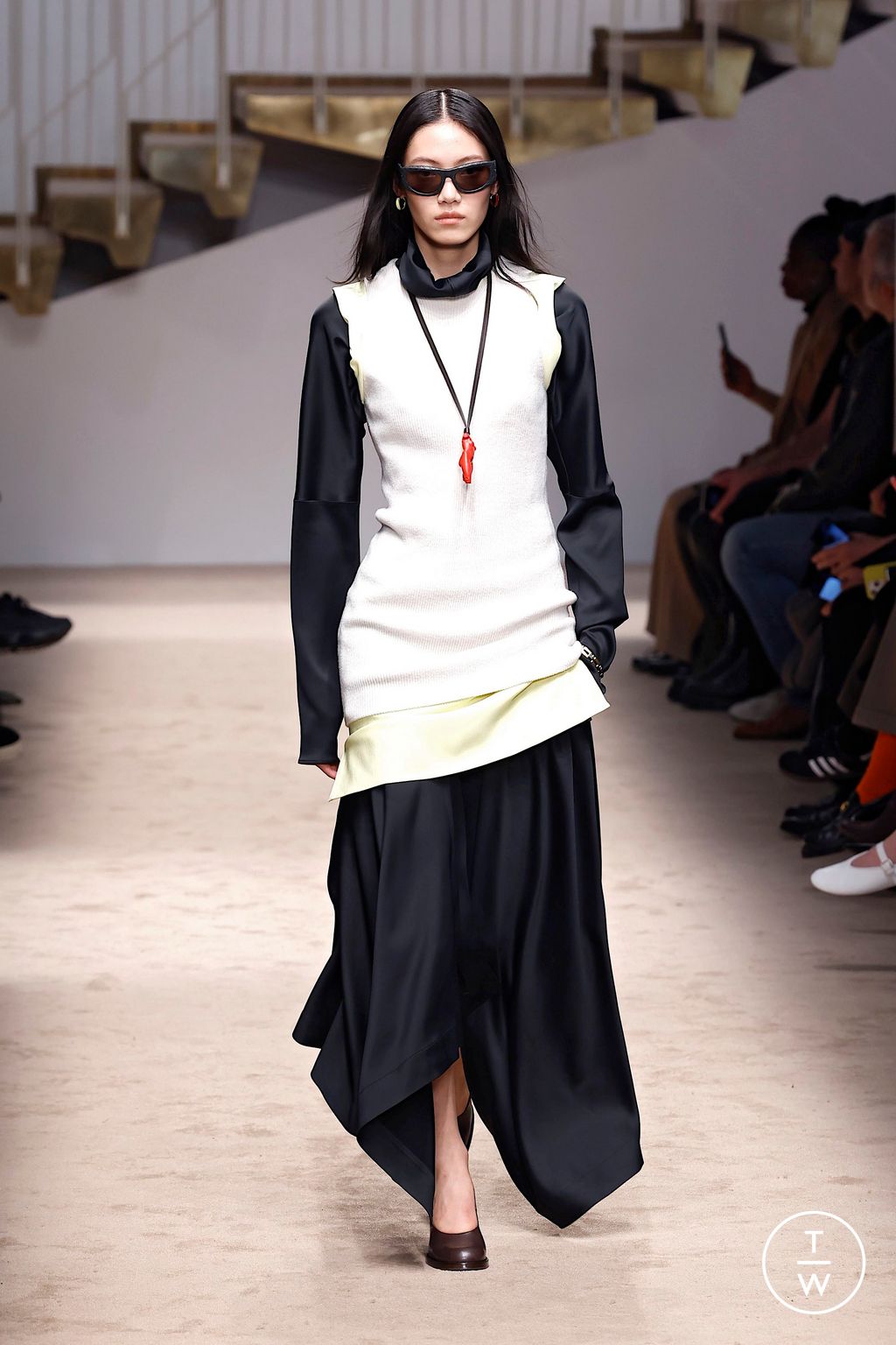 Fashion Week Milan Fall/Winter 2025 look 34 from the Tod's collection womenswear