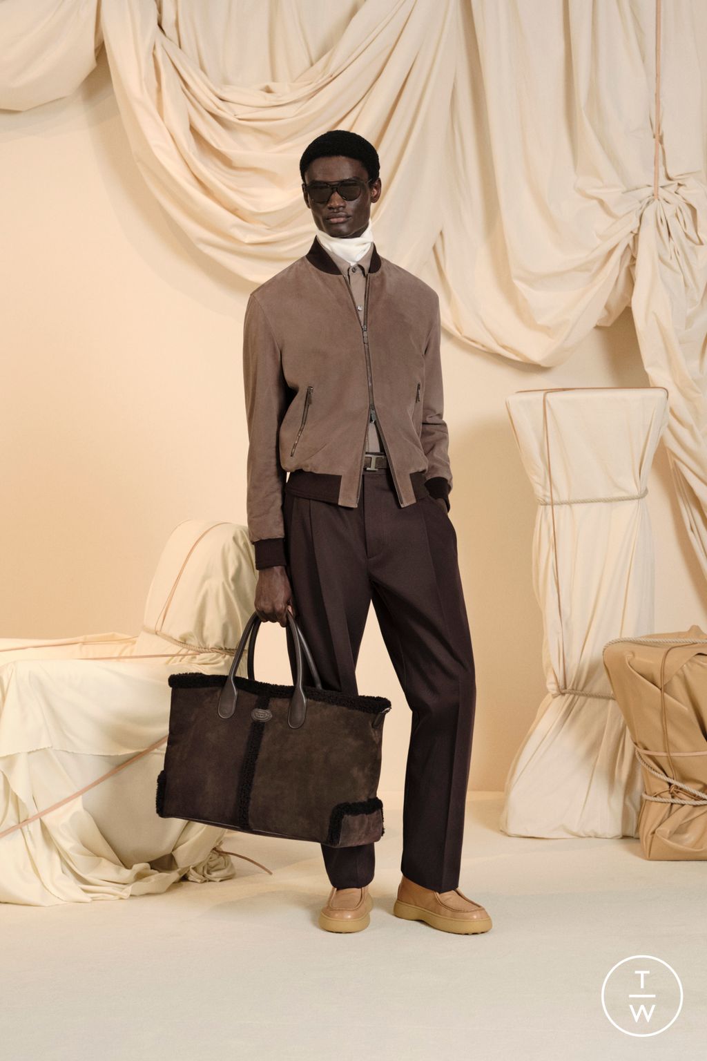 Fashion Week Milan Fall/Winter 2024 look 2 from the Tod's collection 男装