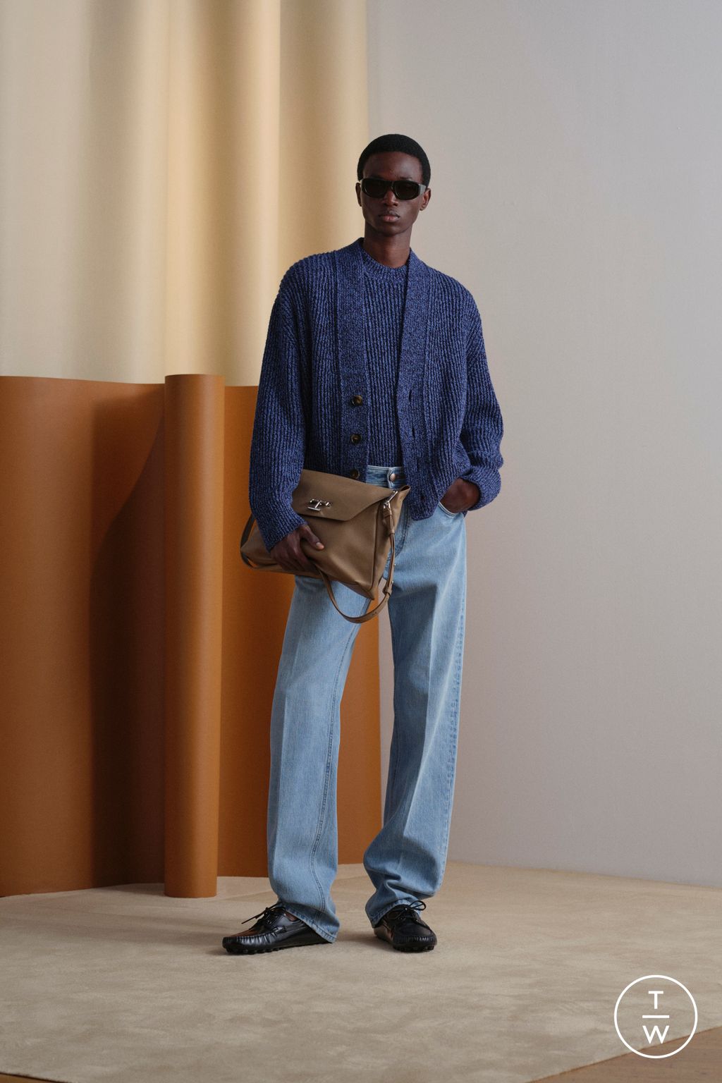 Fashion Week Paris Spring-Summer 2025 look 19 from the Tod's collection 男装