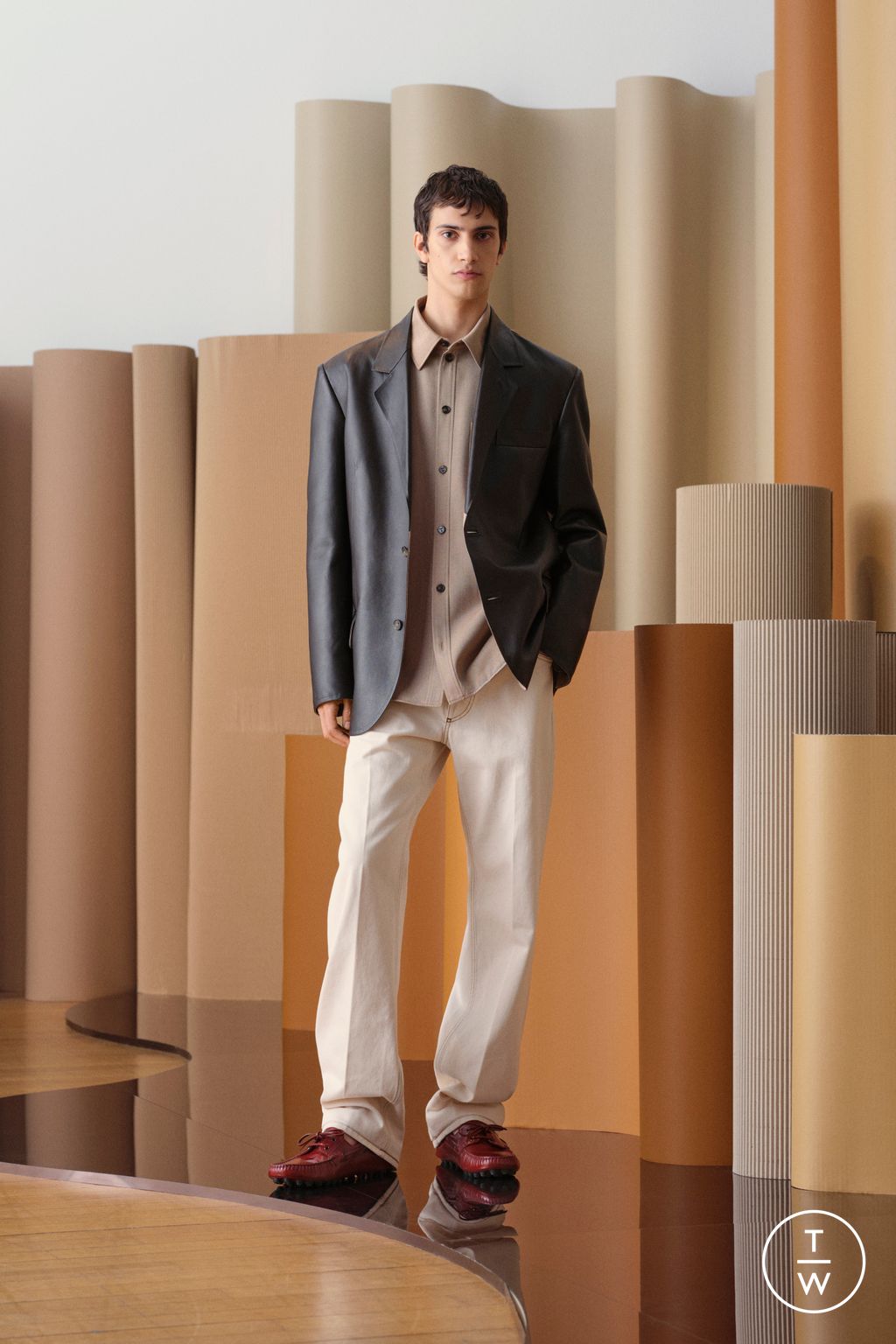 Fashion Week Paris Spring-Summer 2025 look 2 from the Tod's collection menswear