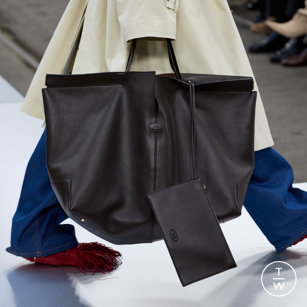 Fashion Week Milan Fall/Winter 2024 look 10 from the Tod's collection womenswear accessories