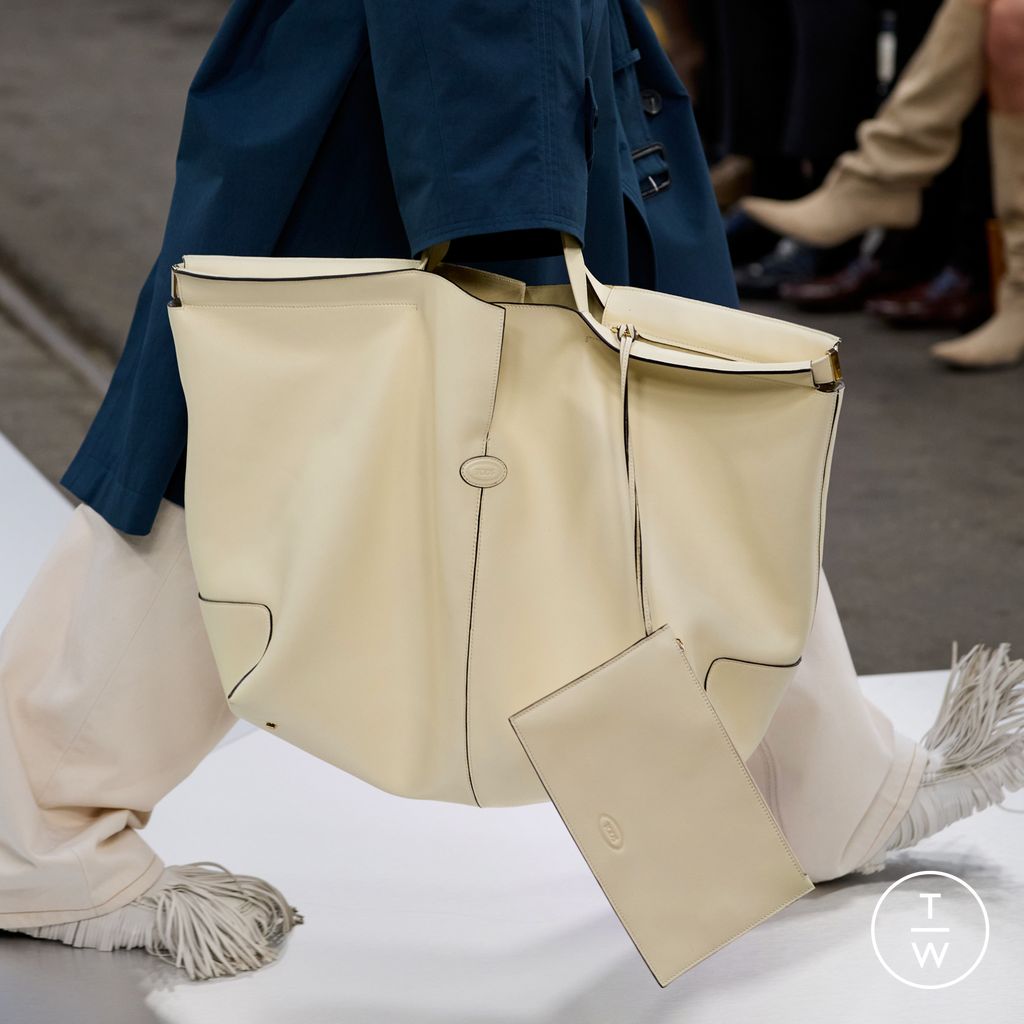 Fashion Week Milan Fall/Winter 2024 look 14 from the Tod's collection womenswear accessories