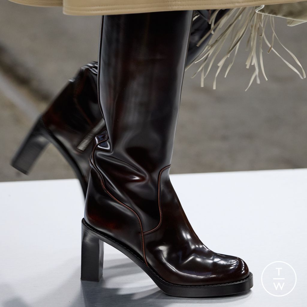 Fashion Week Milan Fall/Winter 2024 look 48 from the Tod's collection 女装配饰
