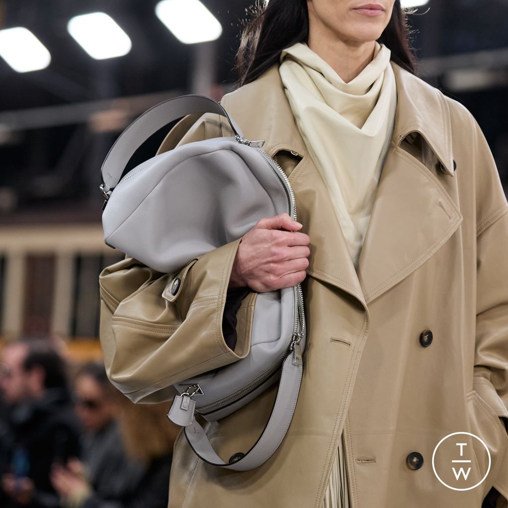 Fashion Week Milan Fall/Winter 2024 look 25 from the Tod's collection 女装配饰