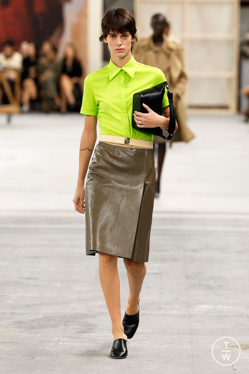 Fashion Week Milan Spring/Summer 2024 look 27 from the Tod's collection womenswear