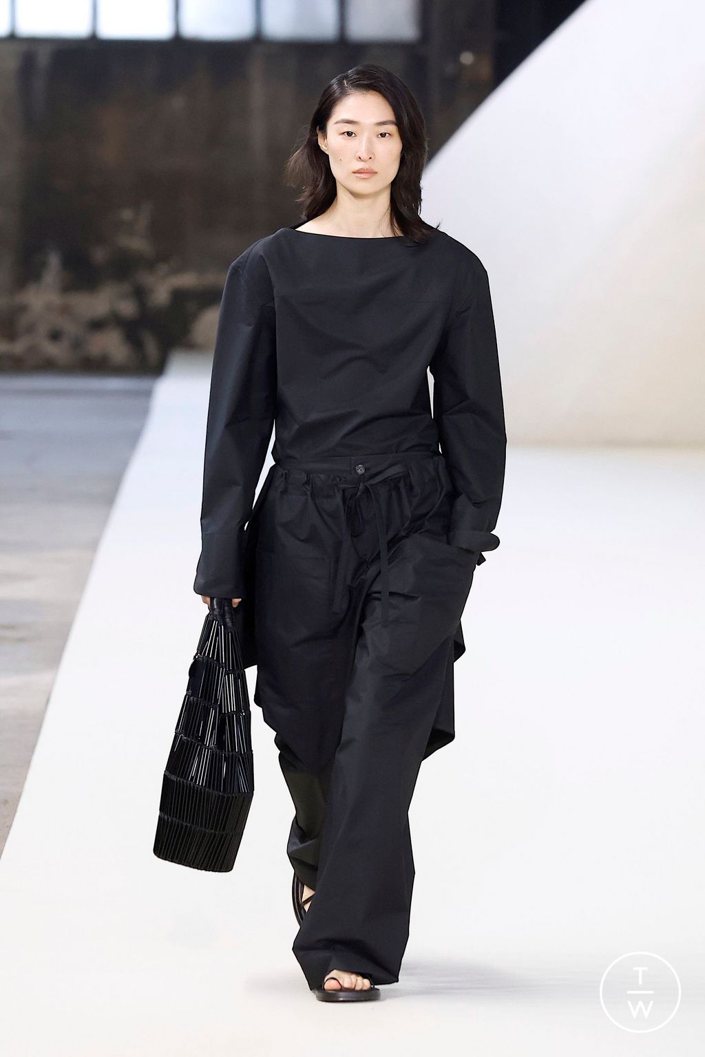 Fashion Week Milan Spring/Summer 2025 look 2 from the Tod's collection womenswear