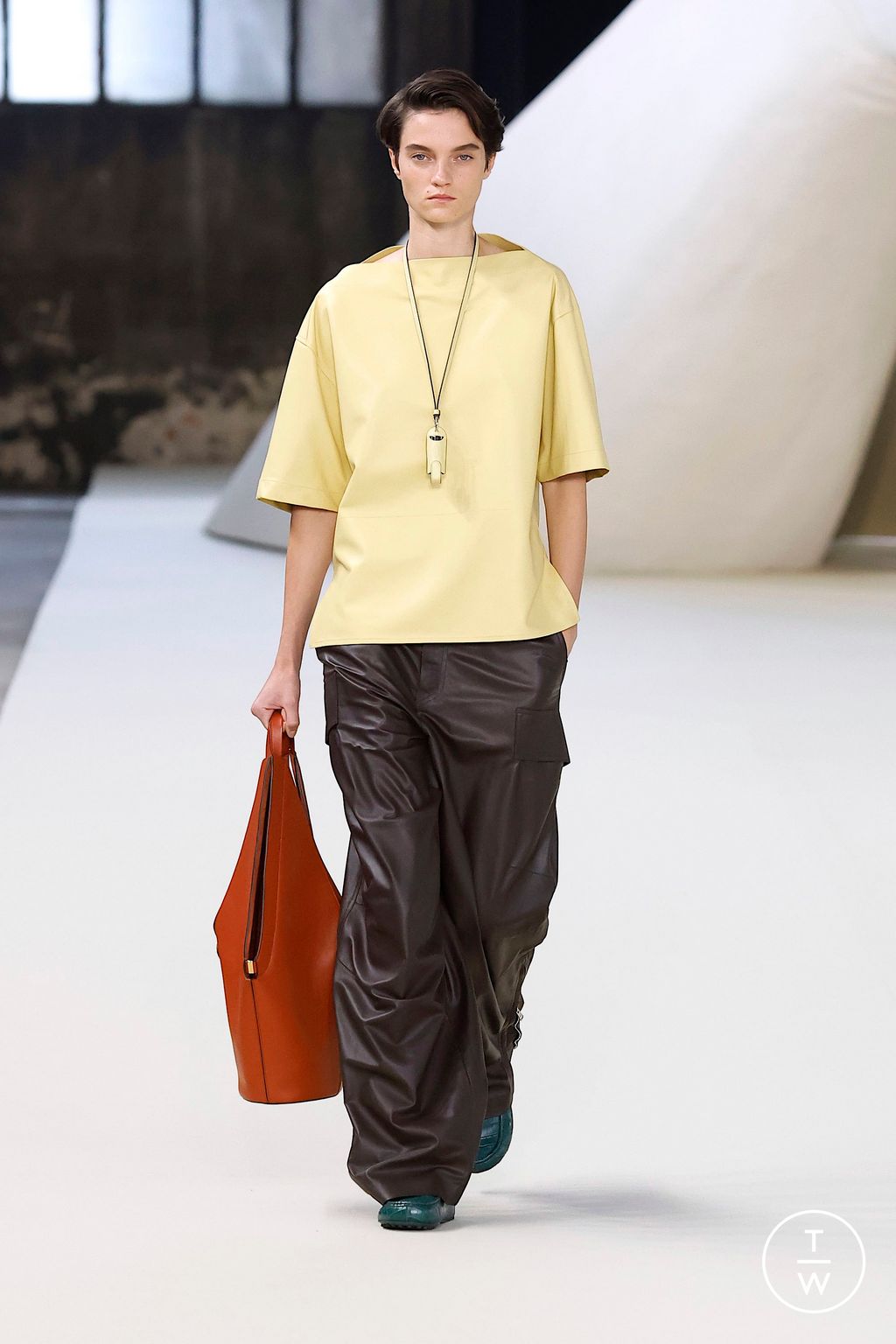 Fashion Week Milan Spring-Summer 2025 look 10 from the Tod's collection womenswear