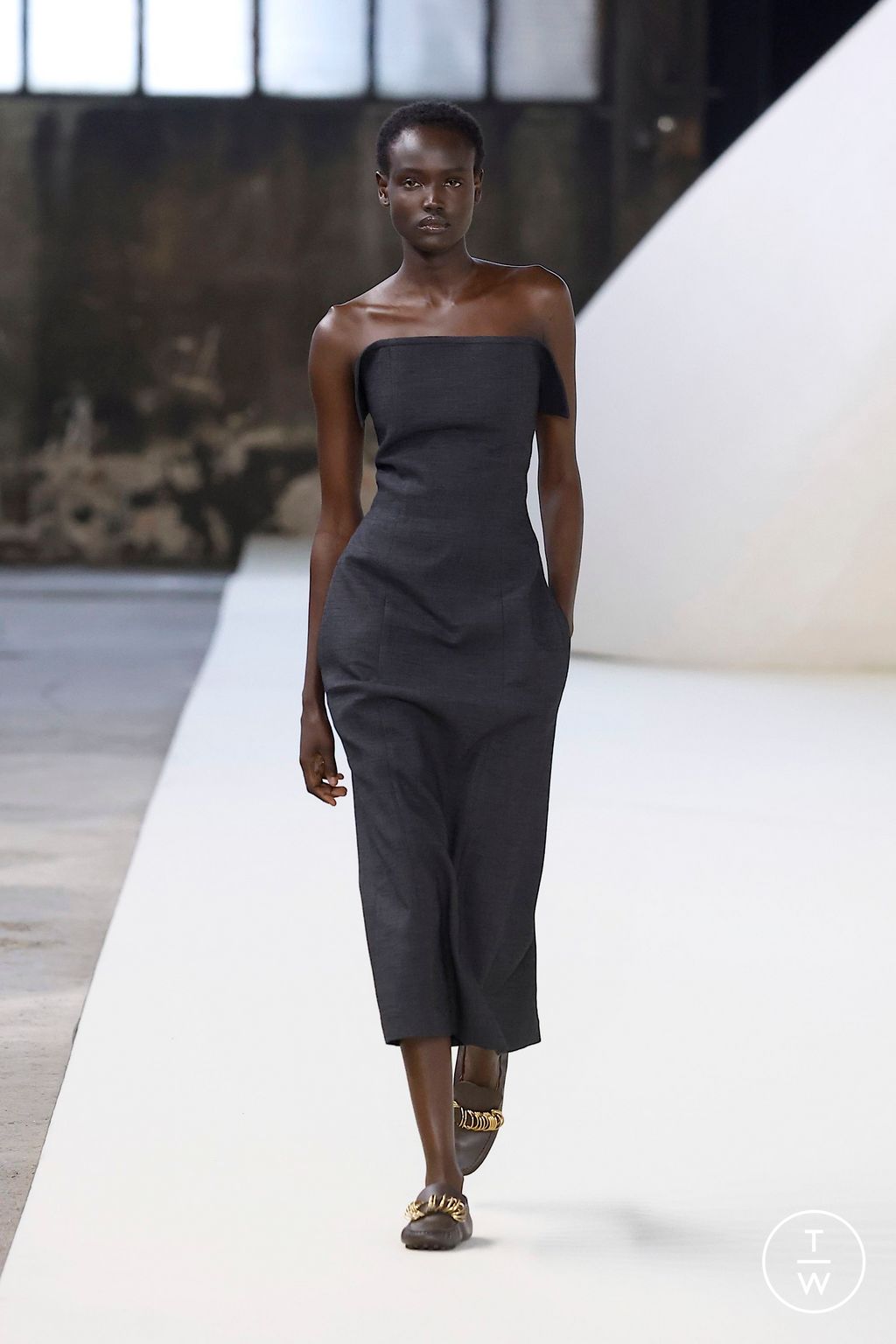 Fashion Week Milan Spring/Summer 2025 look 15 from the Tod's collection womenswear