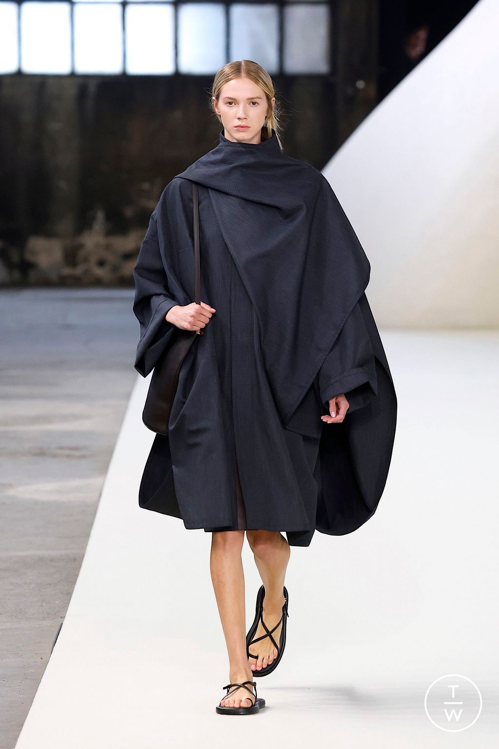 Fashion Week Milan Spring/Summer 2025 look 17 from the Tod's collection womenswear